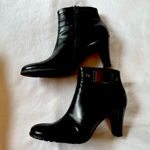 Beautiful leather Franco Sarto booties. Black Nappa leather women’s size 8.